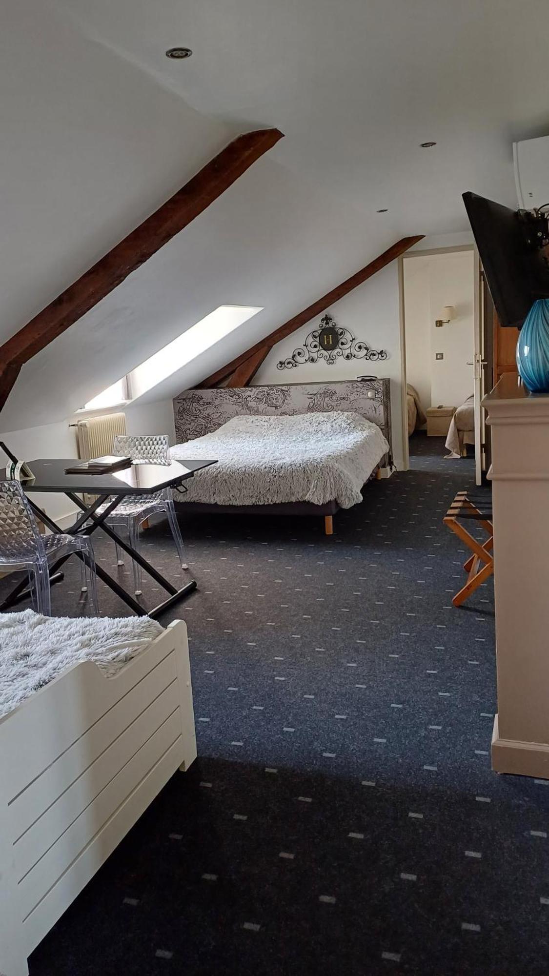 Logis Hotel Le Cerf Briare Bagian luar foto