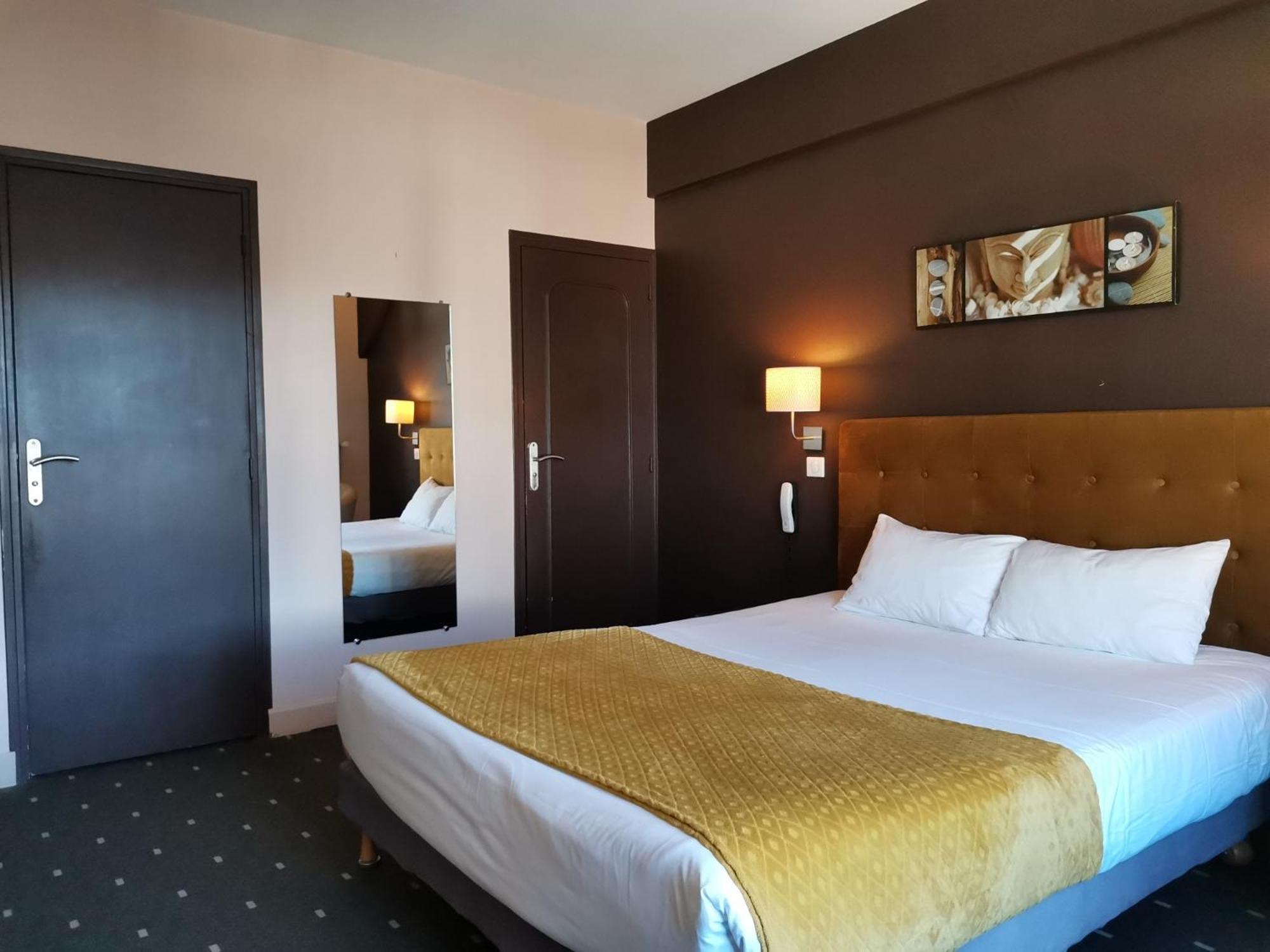 Logis Hotel Le Cerf Briare Bagian luar foto