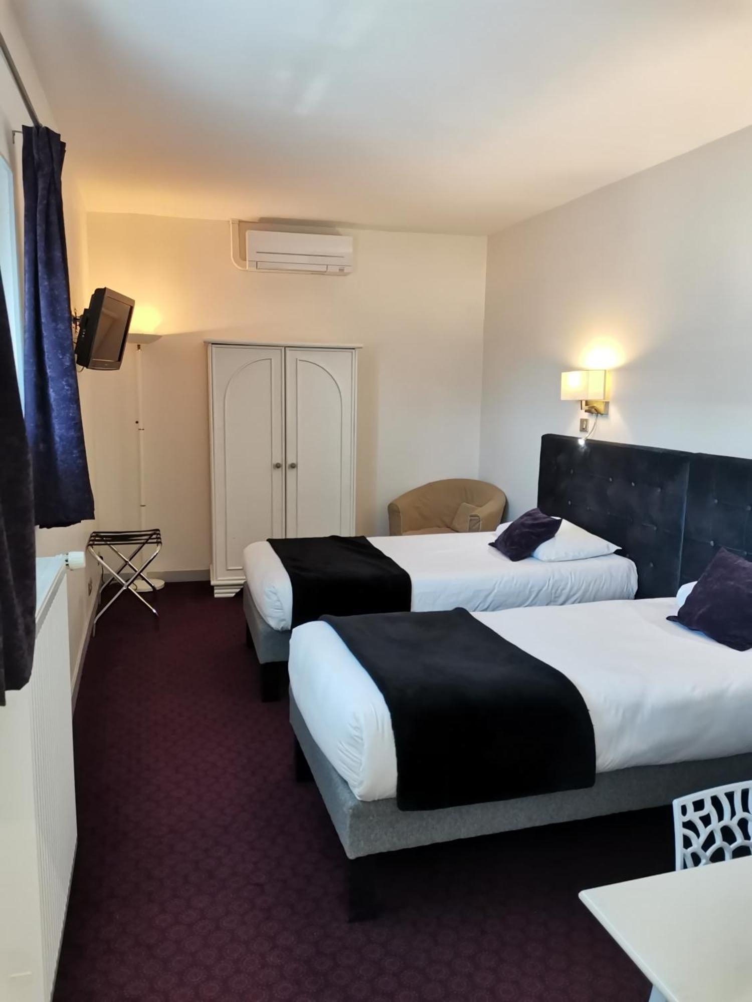 Logis Hotel Le Cerf Briare Bagian luar foto