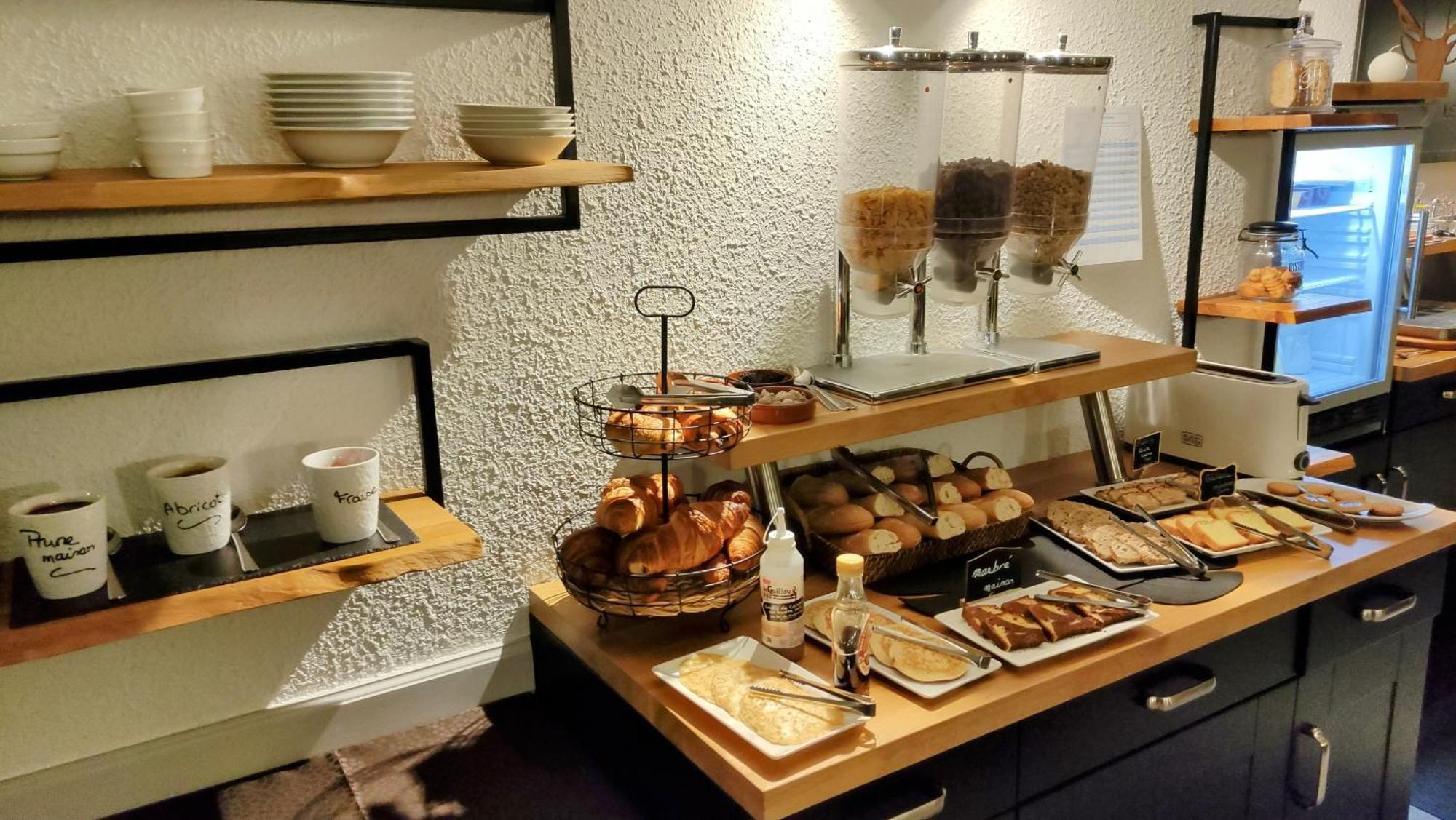 Logis Hotel Le Cerf Briare Bagian luar foto