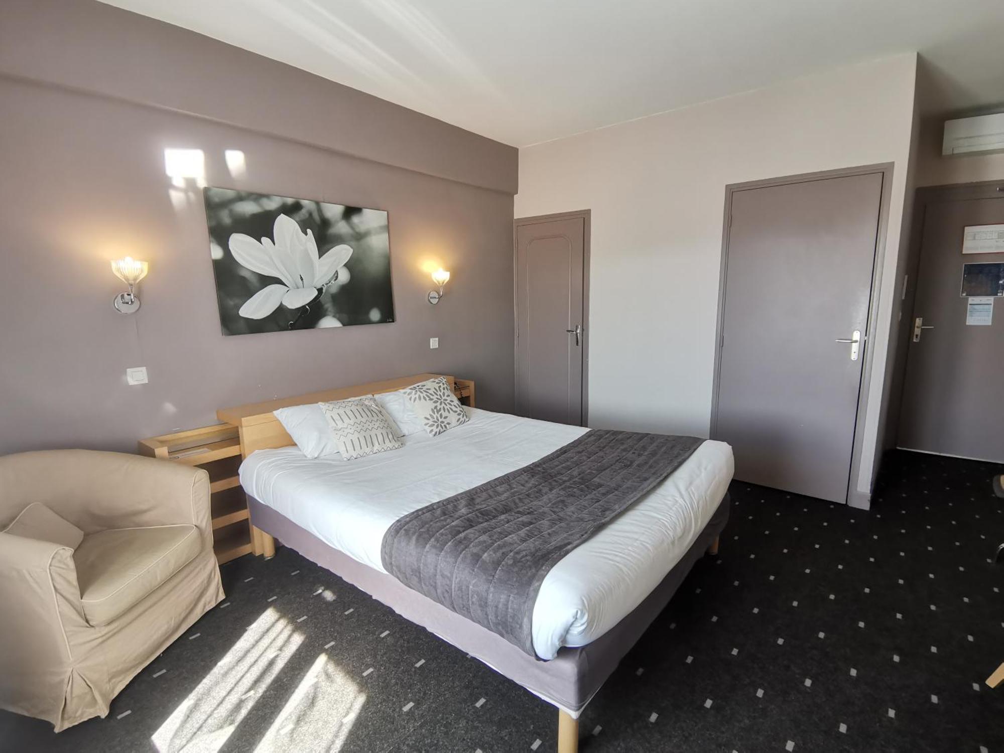 Logis Hotel Le Cerf Briare Bagian luar foto