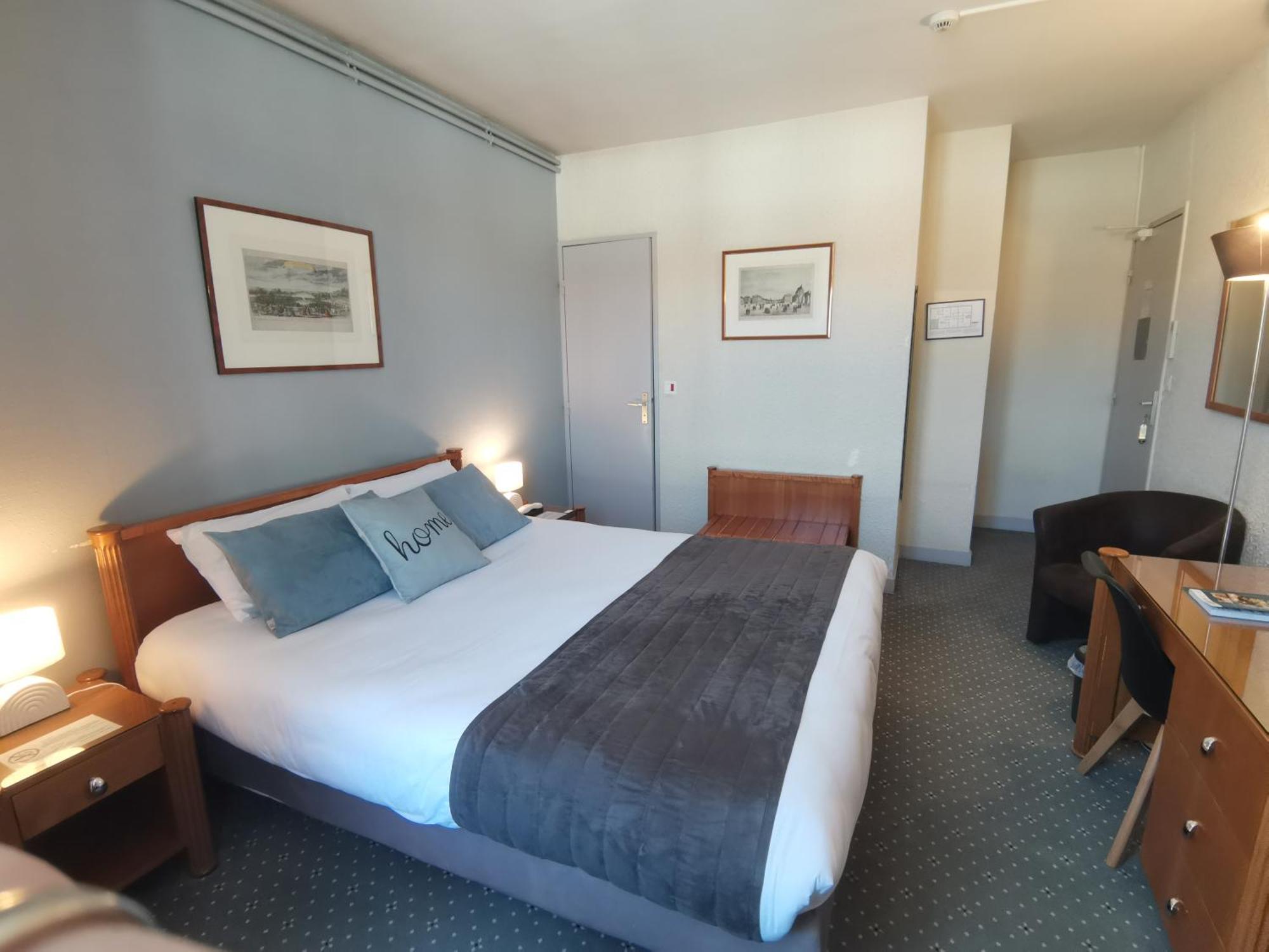 Logis Hotel Le Cerf Briare Bagian luar foto