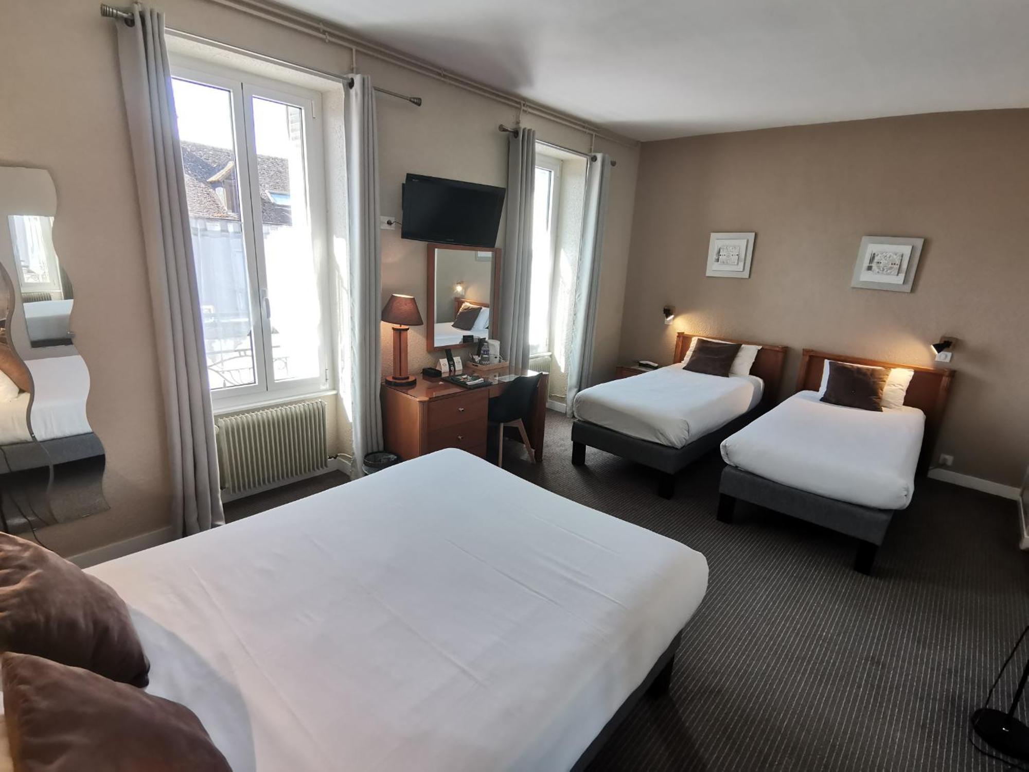 Logis Hotel Le Cerf Briare Bagian luar foto