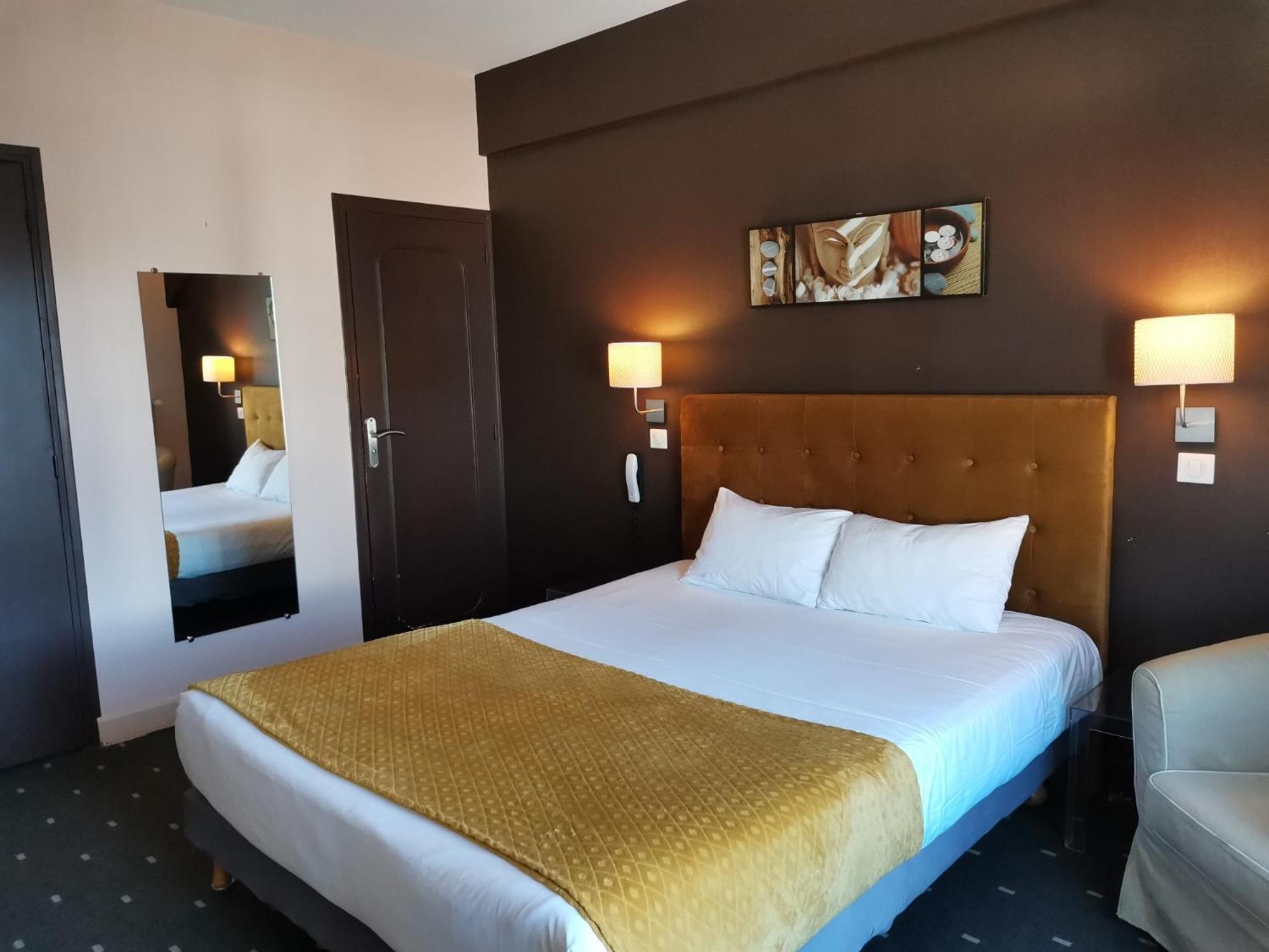 Logis Hotel Le Cerf Briare Bagian luar foto