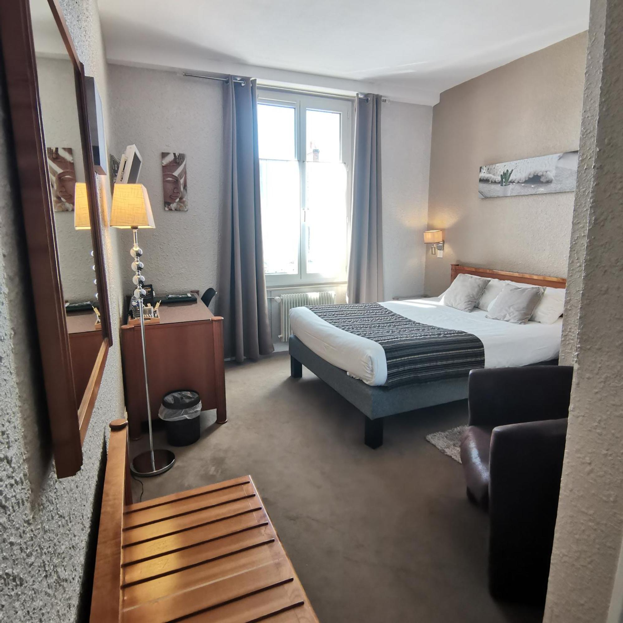 Logis Hotel Le Cerf Briare Bagian luar foto