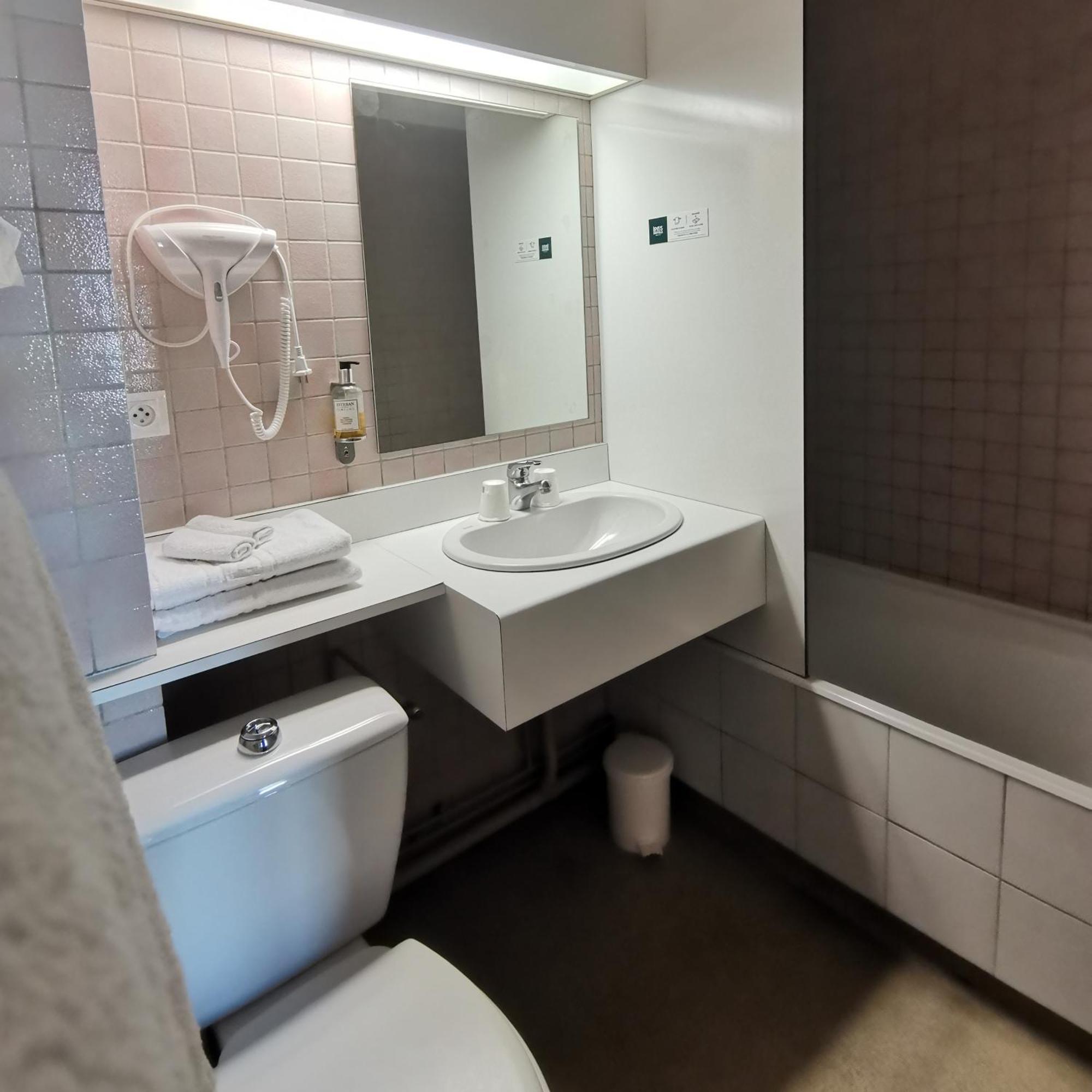Logis Hotel Le Cerf Briare Bagian luar foto