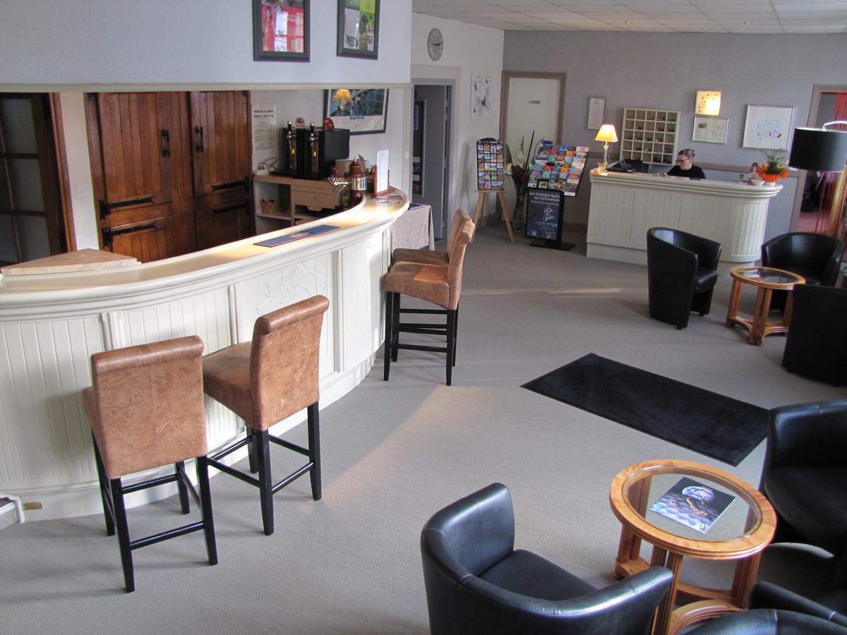 Logis Hotel Le Cerf Briare Bagian luar foto