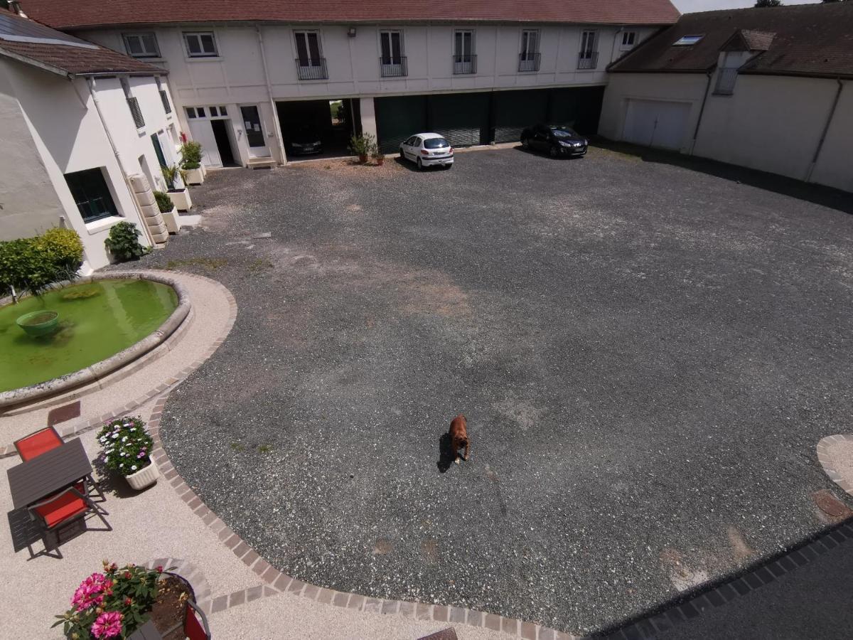 Logis Hotel Le Cerf Briare Bagian luar foto